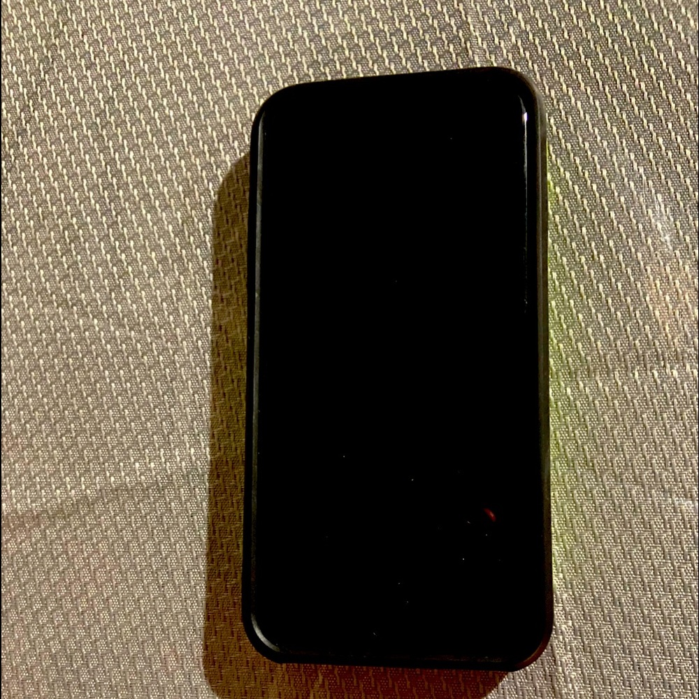Red iPhone SE bought for $300 no charger cord, great condition, case as well!!